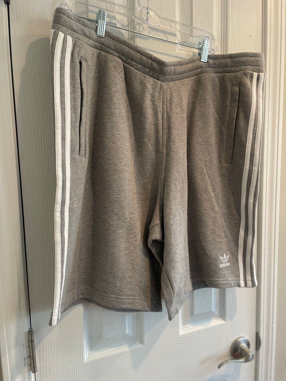 Adidas Originals adicolor three stripe short in gray, A74